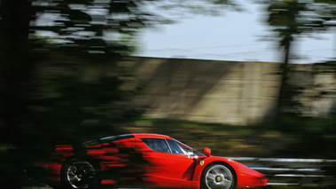 1er GT Prestige Montlhéry - Ferrari Enzo rouge filé