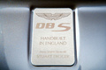 Aston Martin DBS logotée James Bond