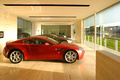 Concession Aston Martin Cheltenham vitrine intérieure 
