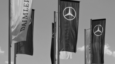 Daimler/Mercedes - Drapeaux - N/B