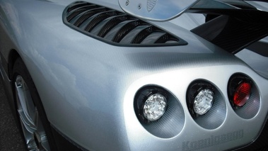 Koenigsegg Trevita - détail, feux arrière gauche