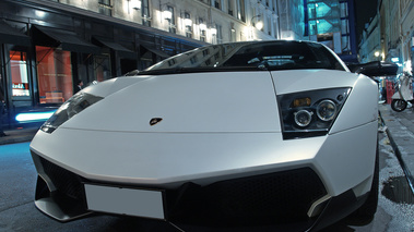 Lamborghini Murcielago LP670-4 SV blanc face avant - Costes