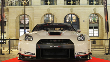 Nissan GTR GT1 blanc face avant
