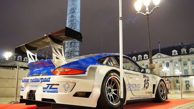 Porsche 997 GT3 blanc/bleu 3/4 arrière droit