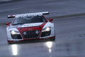 Modena Track Days 2011 - Audi R8 LMS rouge/blanc face avant penché