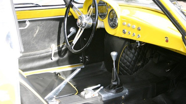 Fiat 750 Coupé Abarth Sestriere Zagato jaune intérieur 