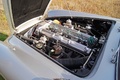Aston Martin DB4 gris moteur