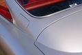Aston Martin DB4 gris trappe à essence