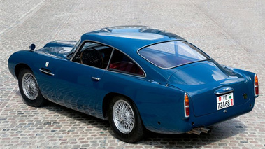 Aston MArtin DB4 GT bleue 3/4 arrière