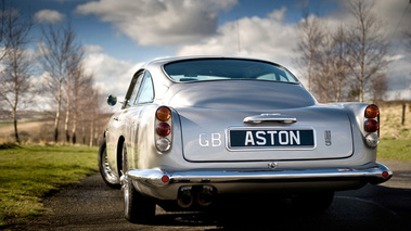 Aston Martin DB5 grise poupe