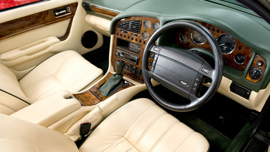 Aston Martin V8 Volante 2000 BRG intérieur