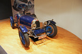 D'Ieteren Galerie - Bugatti Type 35 bleu 3/4 avant droit