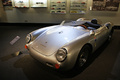 D'Ieteren Galerie - Porsche 550 Spyder gris 3/4 avant gauche