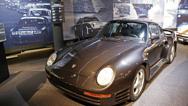 D'Ieteren Galerie - Porsche 959 noir 3/4 avant gauche