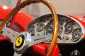 Ferrari 250 Testa Rossa rouge compteurs