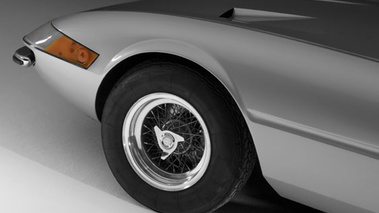 Ferrari 365 GTB 4 Daytonna grise détail