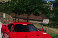 Ferrari F40 rouge 3/4 avant droit debout