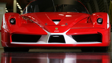 Ferrari FXX rouge face avant