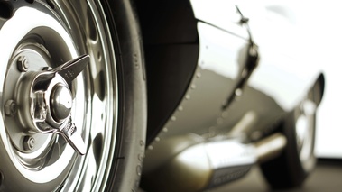Jaguar XKSS gris papillon de roue