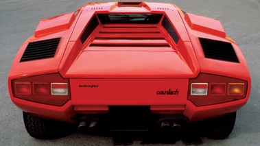 Lamborghini Countach LP 400 Rouge arrière