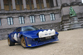 Lancia Stratos Gr.4 bleu Bruxelles 3/4 avant droit penché statue