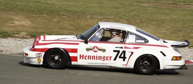 Porsche 3.0 RSR blanche vue de profil.