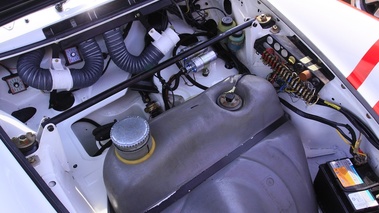 Porsche 3.0 RSR blanche vue détail moteur.
