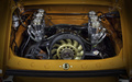 Porsche 911 Singer orange moteur 