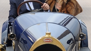 Bugatti, bleue, + occupants, face