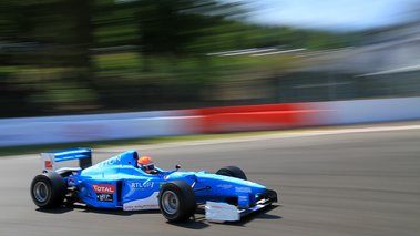 ancienne Formule 1 bleu 3/4 avant droit filé