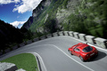 Alfa Romeo 8C Competizione rouge 3/4 arrière gauche travelling penché vue de haut