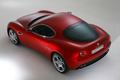 Alfa Romeo 8C Competizione rouge 3/4 arrière gauche vue de haut
