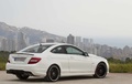 Mercedes Classe C Coupé AMG blanc 3/4 arrière droit 2