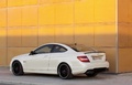 Mercedes Classe C Coupé AMG blanc 3/4 arrière gauche 2