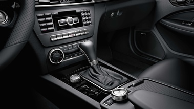 Mercedes Classe C Coupé AMG blanc console centrale