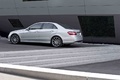 Mercedes E63 AMG gris 3/4 arrière gauche