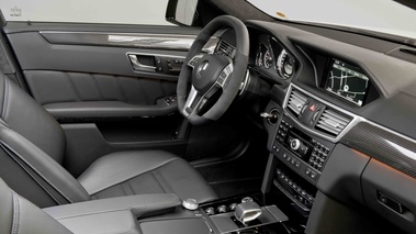 Mercedes E63 AMG gris intérieur