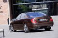 Mercedes S65 AMG marron 3/4 arrière gauche penché