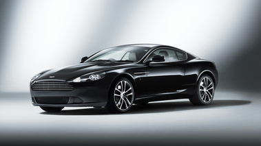 Aston Martin Carbon Black - noire - 3/4 avant droit