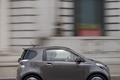 Aston Martin Cygnet anthracite filé debout