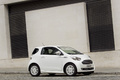 Aston Martin Cygnet blanc 3/4 avant droit 2