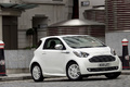 Aston Martin Cygnet blanc 3/4 avant droit penché