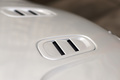 Aston Martin Cygnet blanc prises d'air capot