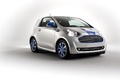 Aston Martin Cygnet & Colette - 3/4 avant droit