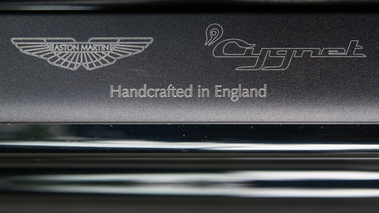 Aston Martin Cygnet noir pas de porte