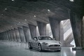 Aston Martin DB9 gris 3/4 avant droit