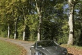 Aston Martin DBS anthracite 3/4 avant droit penché debout