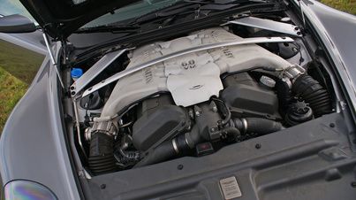 Aston Martin DBS anthracite moteur