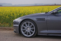 Aston Martin DBS anthracite Waterloo profil coupé