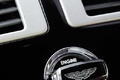 Aston Martin DBS clé debout